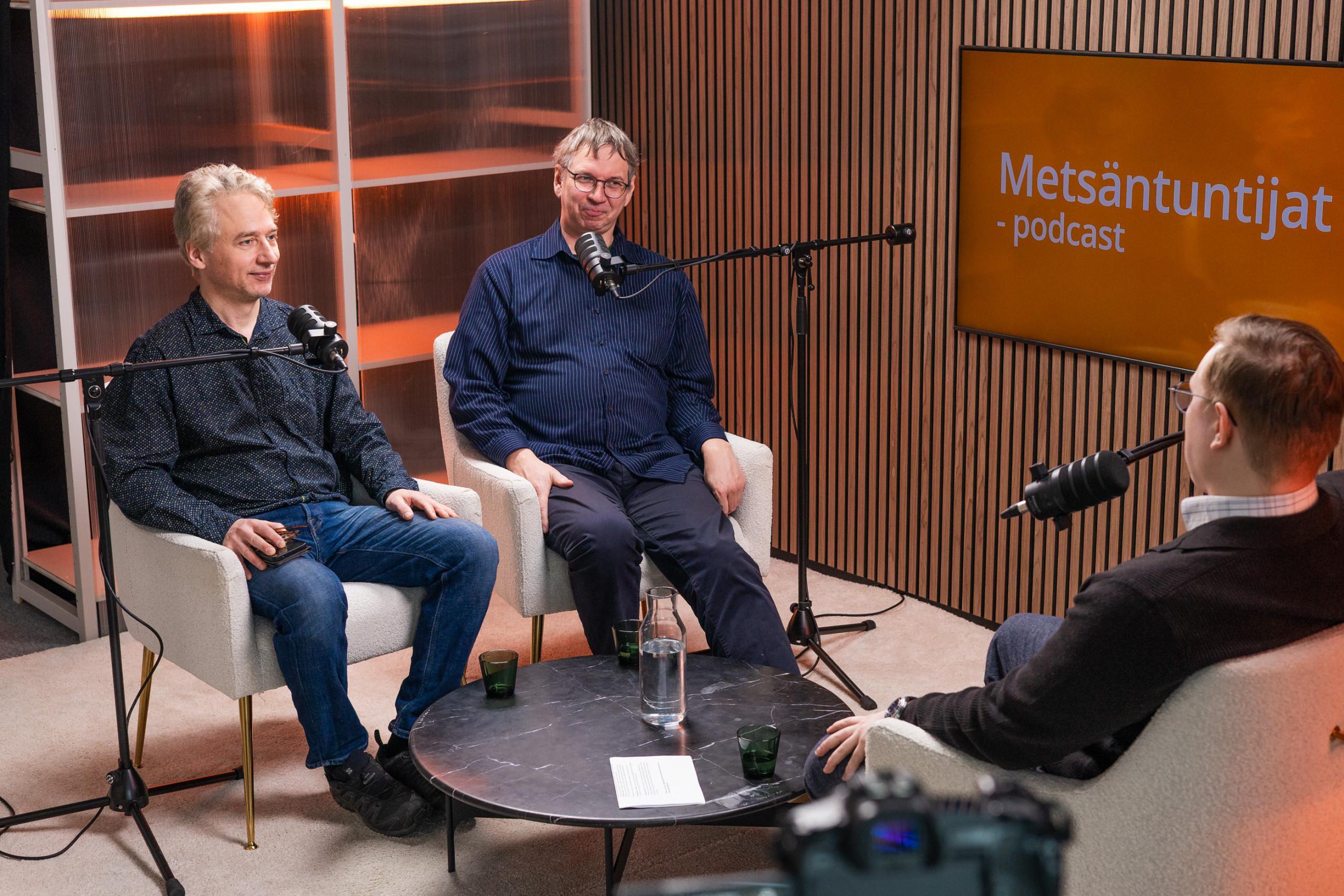 Lauri Saaristo, Timo Hannonen ja Jaakko Hätinen studiossa.