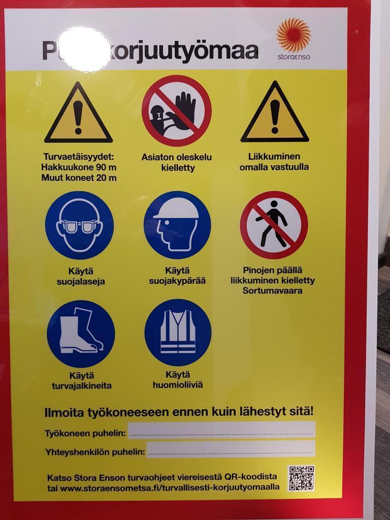 Puunkorjuutyömaan opastaulu