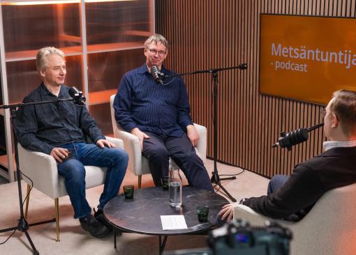 Lauri Saaristo, Timo Hannonen ja Jaakko Hätinen studiossa.